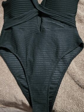 Woman Black Textured One-Piece Swimsuit High Cut